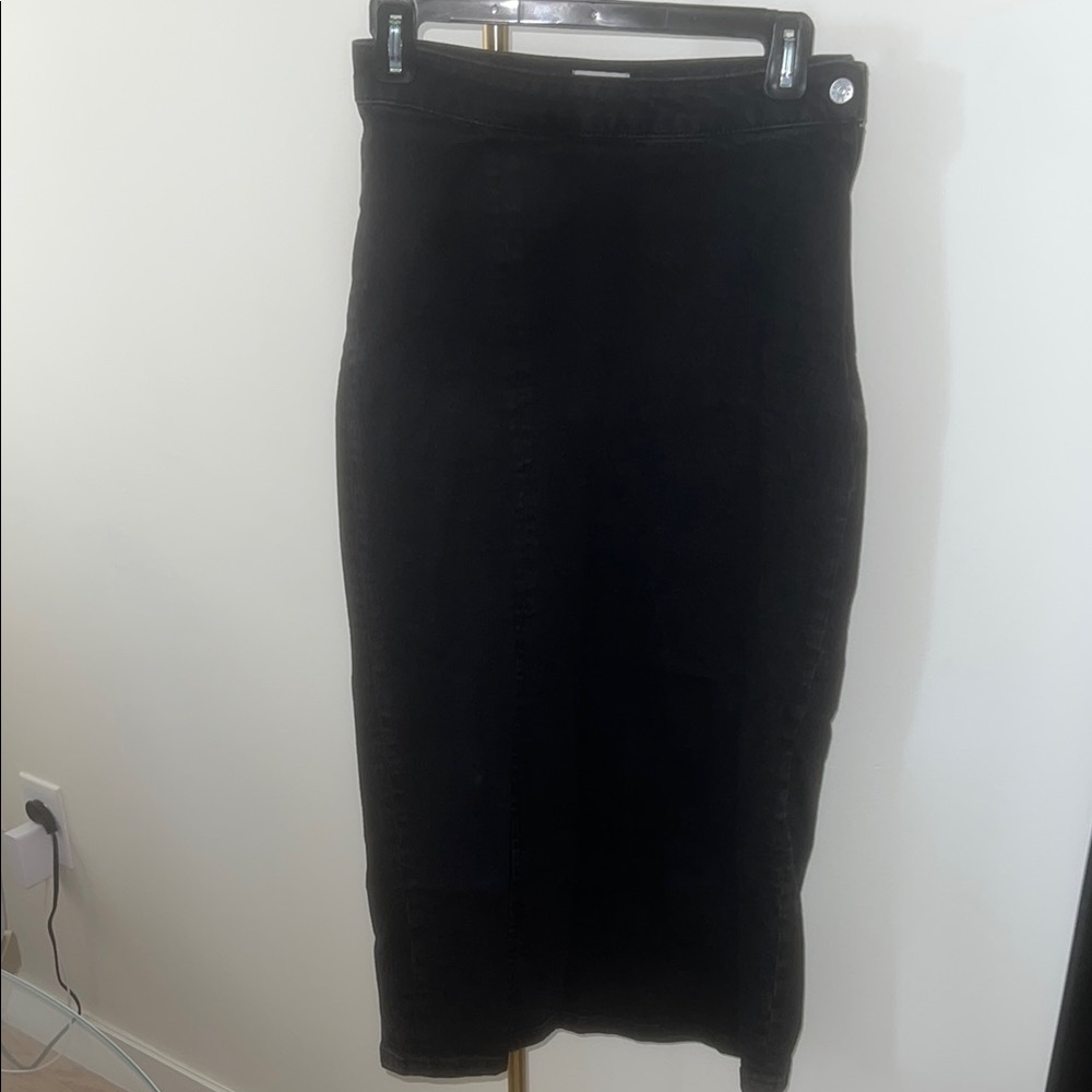 Perfect, Easy Black Denim Midi Skirt for Everyday!